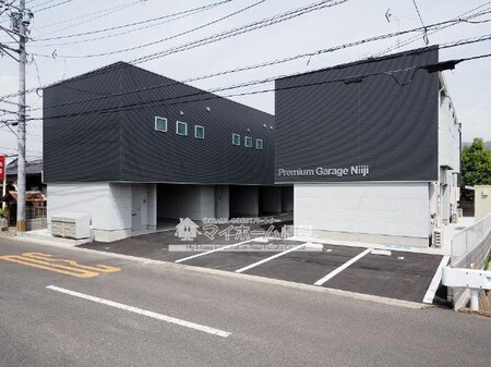 プレミアムガレージ尼寺外観写真