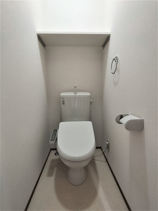 トイレ(温水洗浄便座付きのトイレです。)