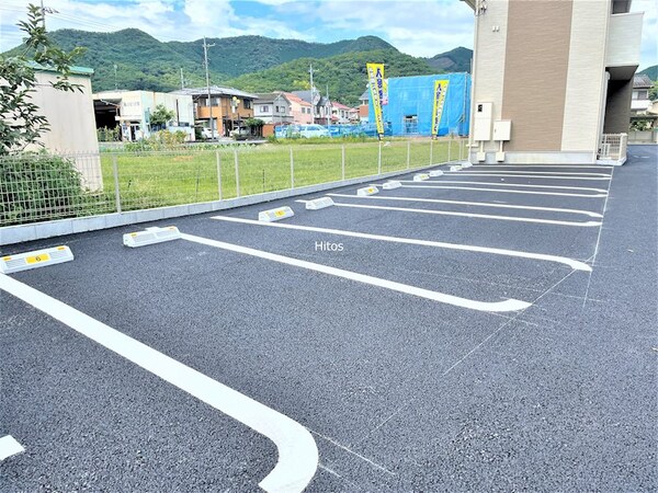 駐車場(広々ゆったりと駐車可能な駐車場。)