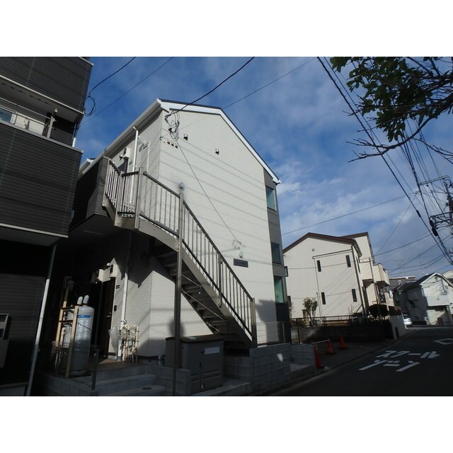 リュミエ妙蓮寺の物件外観写真