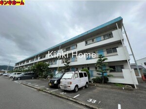 タキマンション　駐車場一台込外観写真