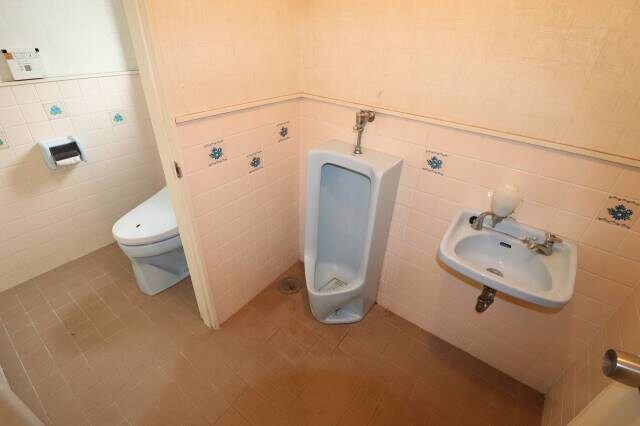 中本町貸家のトイレ