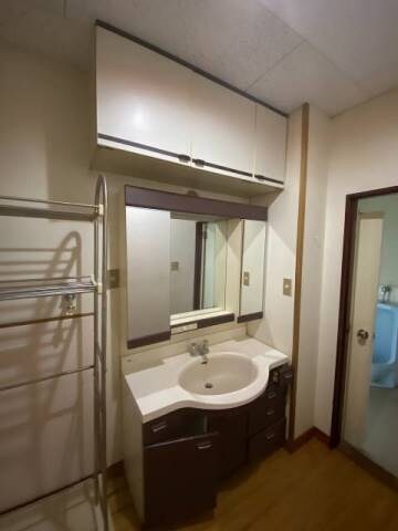 中本町貸家の洗面所