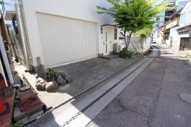 中本町貸家の駐車場(軽自動車のみ駐車可)