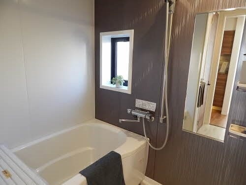 物件内観写真6　(換気窓付)