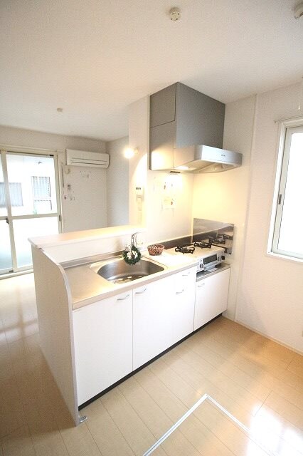 物件内観写真3　(人気のカウンターキッチン)