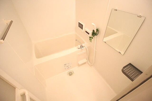 物件内観写真5　(追い炊き機能付きのバス)