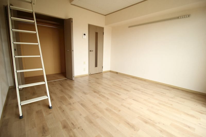 物件内観写真4　(ロフト付のお部屋)