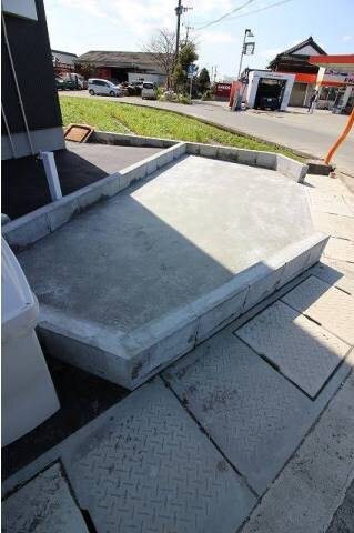 物件内観写真15　(共用部に自動販売機あります)