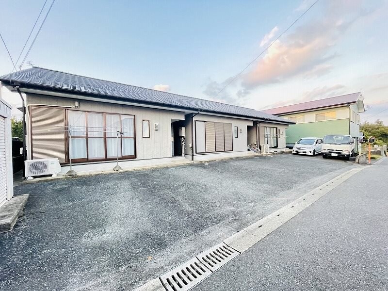 下村借家の駐車場