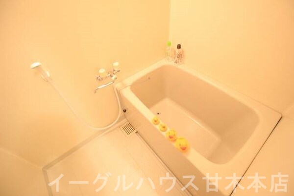 風呂画像(ゆっくり浸かれるバスタブ。)