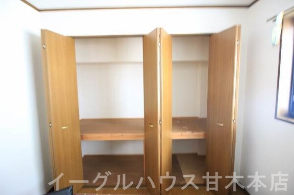 収納(壁一面のクローゼット。)