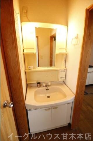 山下アパートの洗面所