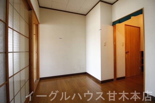 山下アパートのリビング