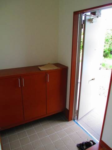 物件内観写真7　(玄関にはシューズボックス付き)