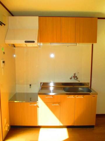 物件内観写真3　(吊戸棚付きで収納もバッチリ)