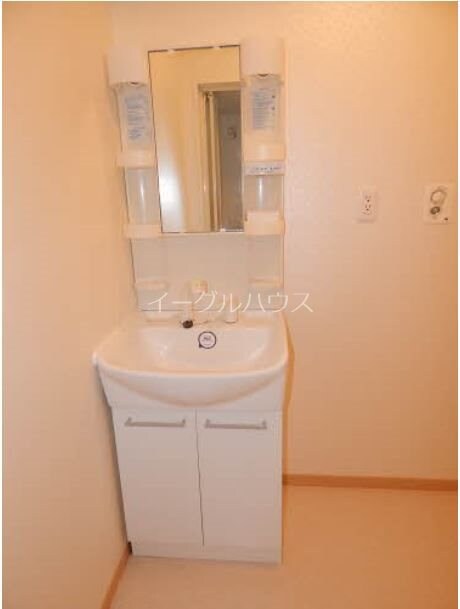 物件内観写真2　(別部屋写真使用)