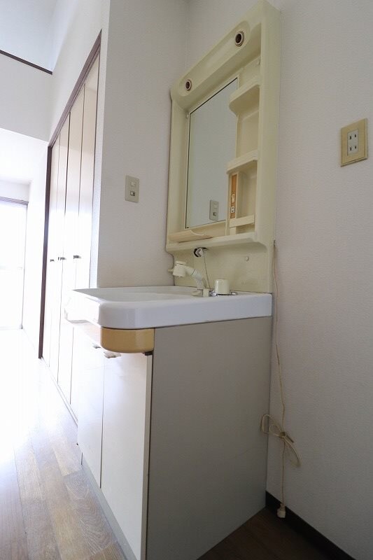 ハイデンス高雄Bの洗面所(別部屋写真使用)