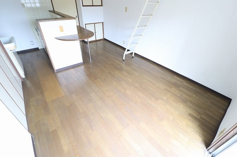 ハイデンス高雄Bのリビング(別部屋写真使用)