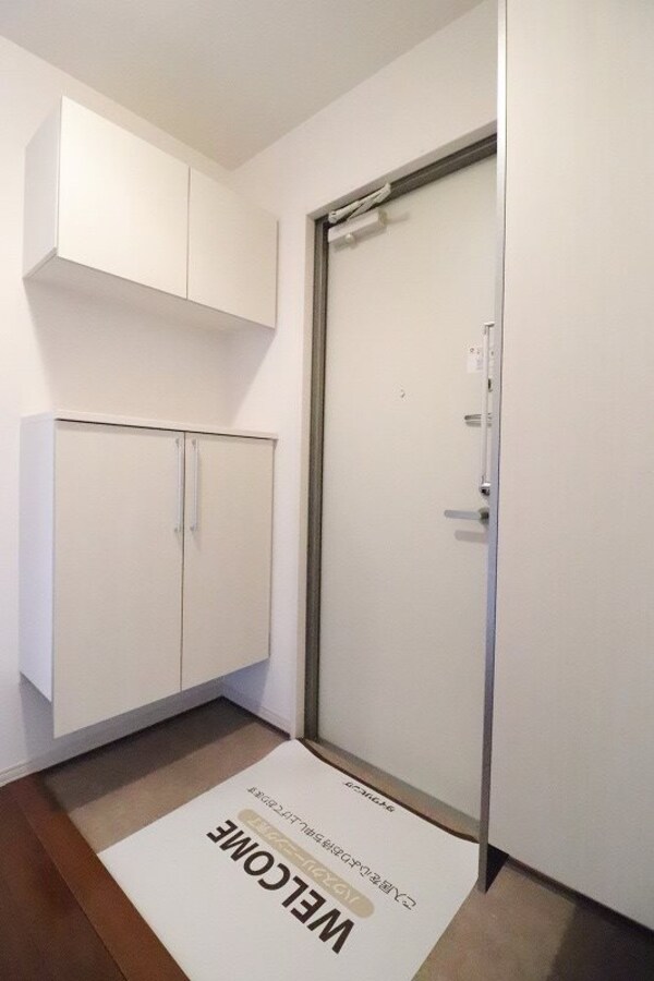 玄関(退去予定の為別部屋の写真使用)