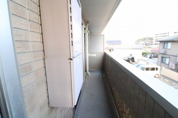 ベランダ(退去予定の為別部屋の写真使用)