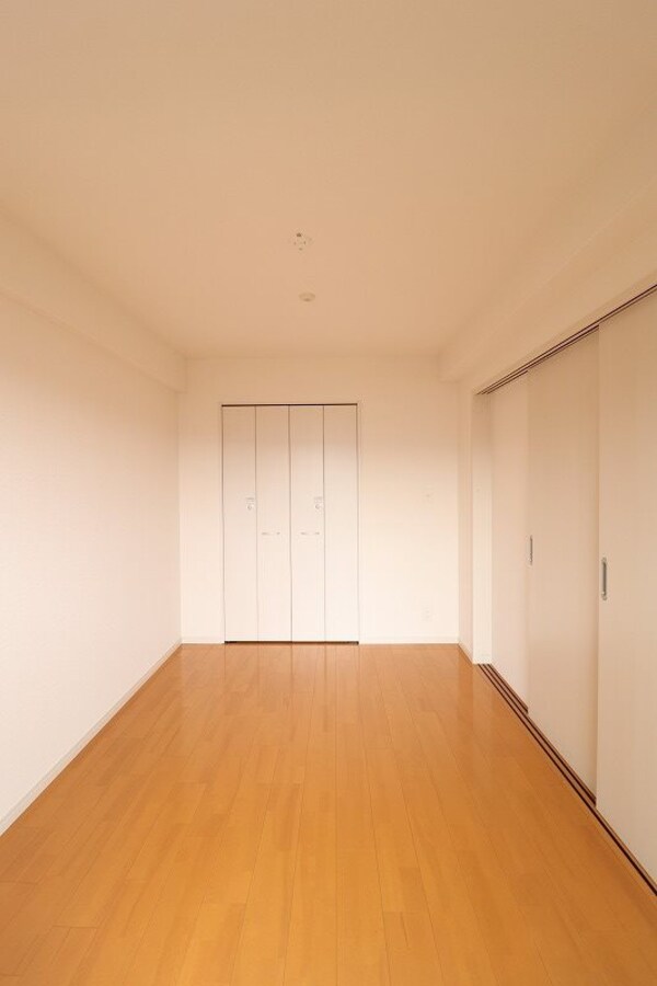 ベッドルーム(退去予定の為別部屋の写真使用)