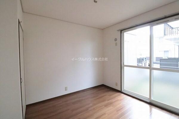 ベッドルーム(退去予定の為別部屋の写真使用)