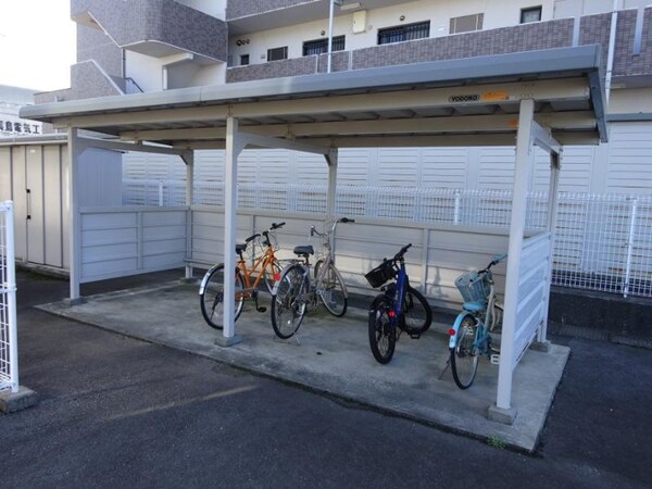 駐車場・駐輪場