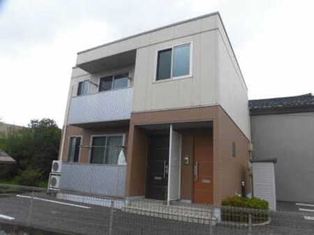 シャーメゾンIRISH外観写真