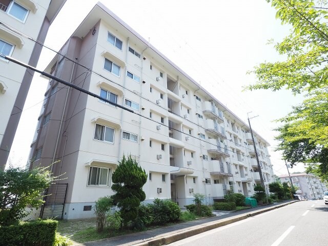 中山五月台住宅6号棟の物件外観写真