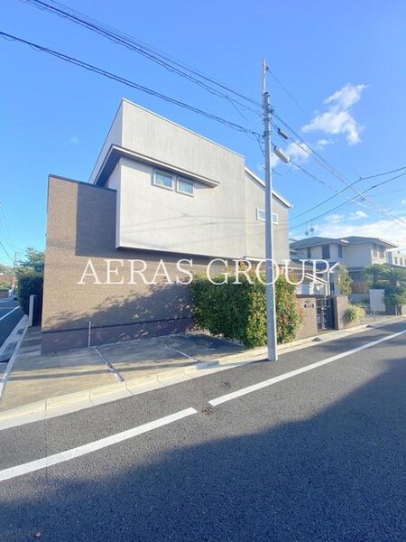 成城5丁目貸家外観写真