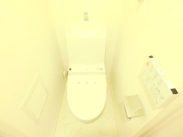 トイレ(温水洗浄便座（参考写真）)