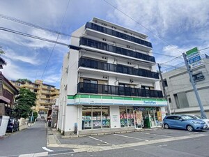 Y'sフェロー外観写真