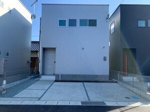 シャルムパークE棟外観写真