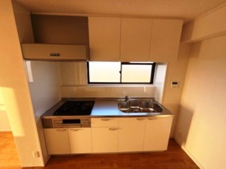 物件内観写真3　(キッチン窓は角部屋のみ)