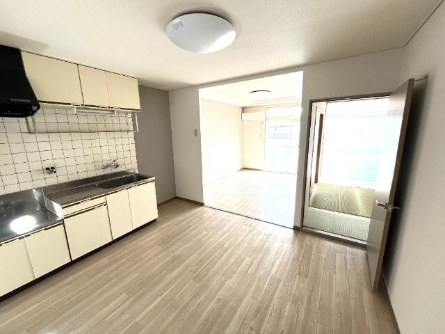 物件内観写真4　(リビング)