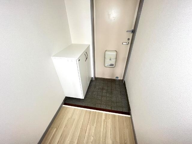 物件内観写真8　(玄関)