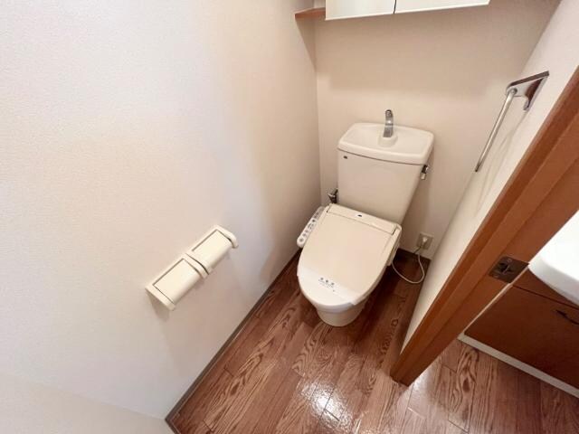 物件内観写真14　(シャワー付トイレ)