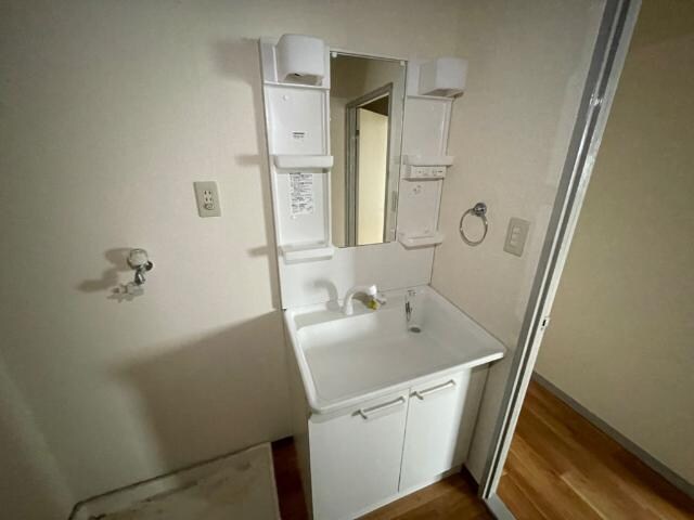 物件内観写真8　(洗髪洗面化粧台)