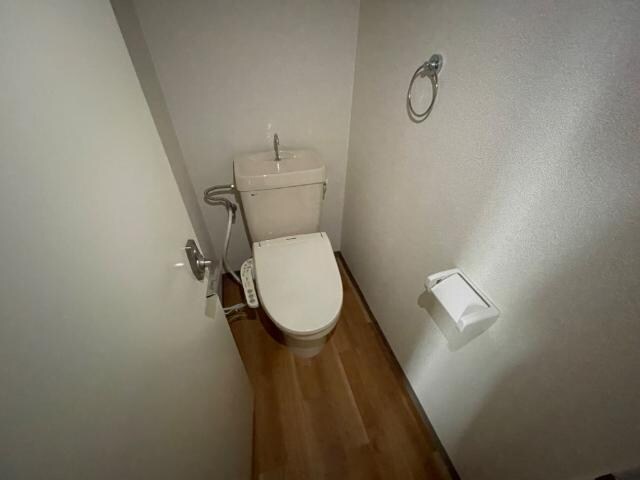 物件内観写真10　(シャワー付トイレ)