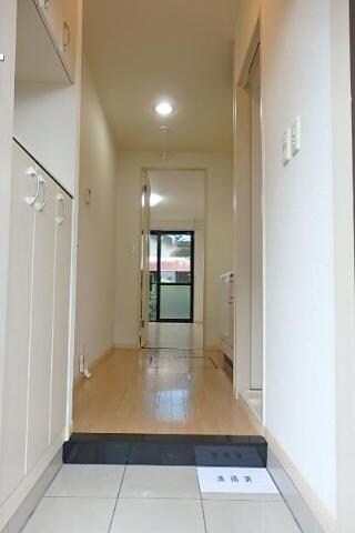 物件内観写真7　(玄関)