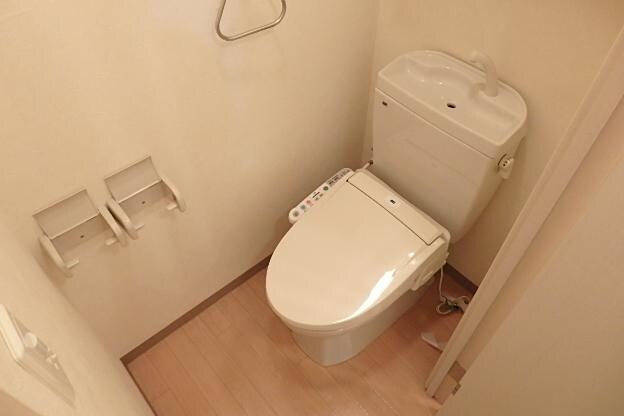 物件内観写真9　(シャワー付トイレ)