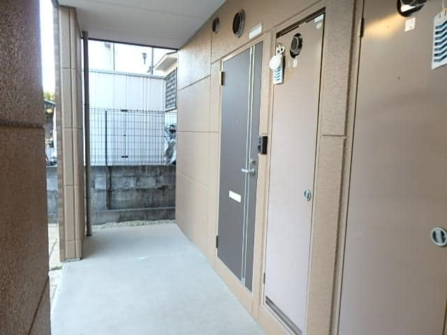 物件内観写真7　(玄関)