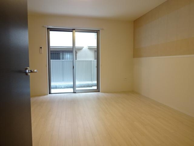 物件内観写真4　(洋室)