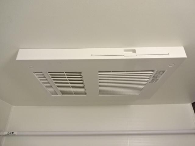 物件内観写真18　(浴室乾燥機付き)