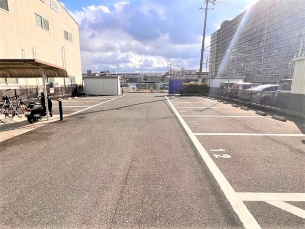 駐車場(駐車場は別料金となります。)