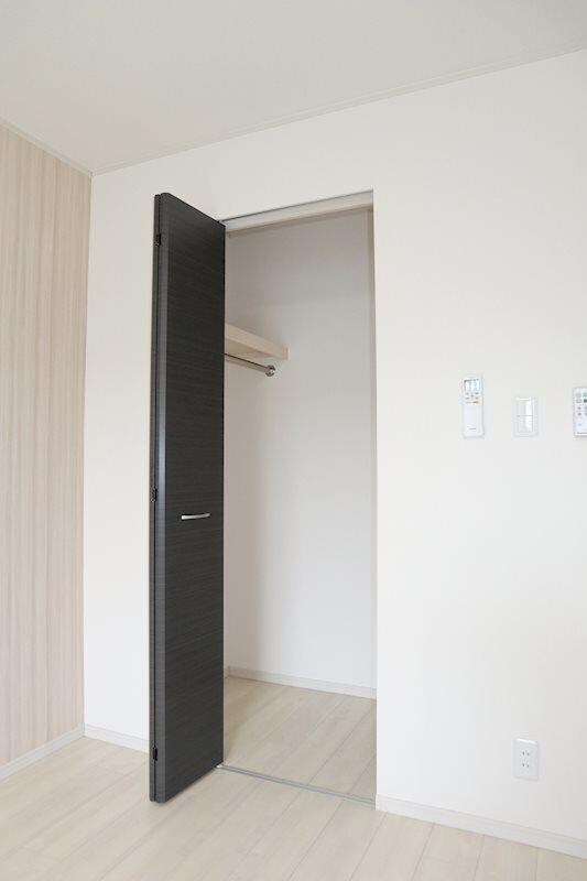 物件内観写真4　(クローゼット)