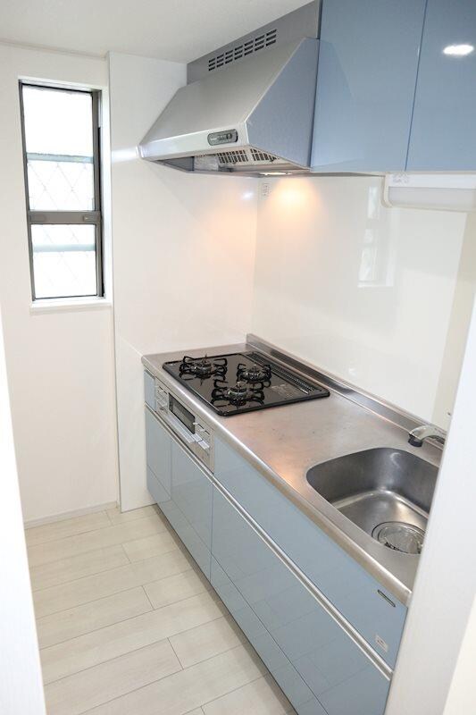 物件内観写真5　(角部屋なので窓があります！)