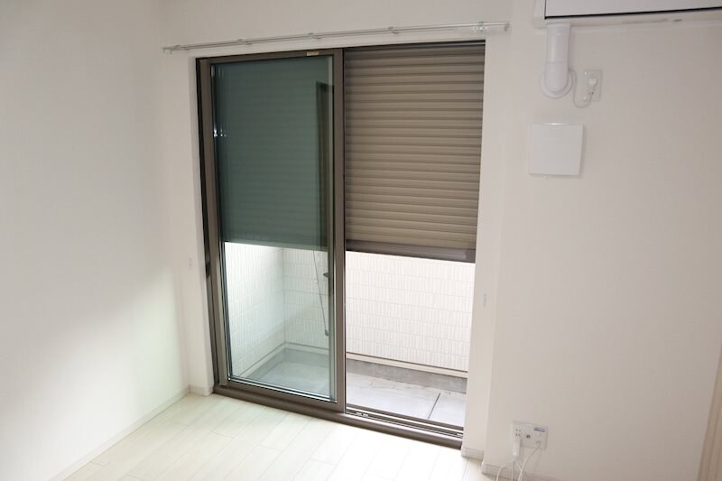物件内観写真14　(1Fシャッター雨戸)