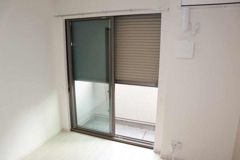 物件内観写真26　(1Fシャッター雨戸)